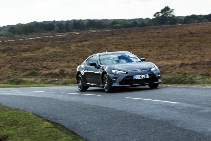  Toyota GT 86 2016 года  (UK) (фото 13 из 31)
